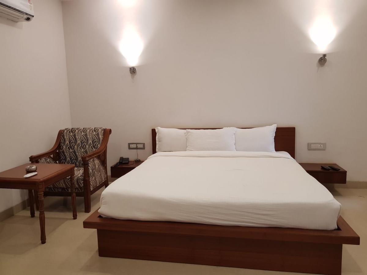 Hotel Tania Searock Daman Extérieur photo